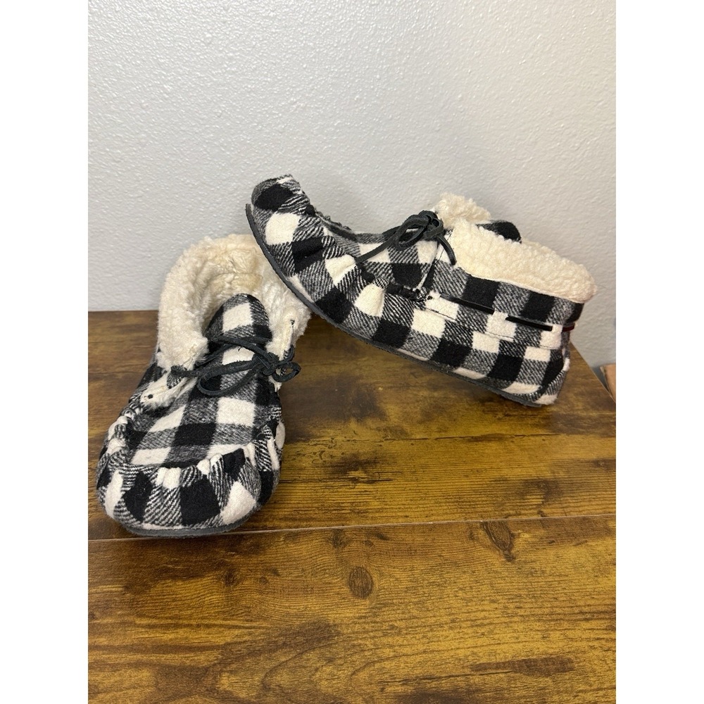 Minnetonka Cozy Slipper Moccasin Black White Plaid Fleece Women's 10 Booties
